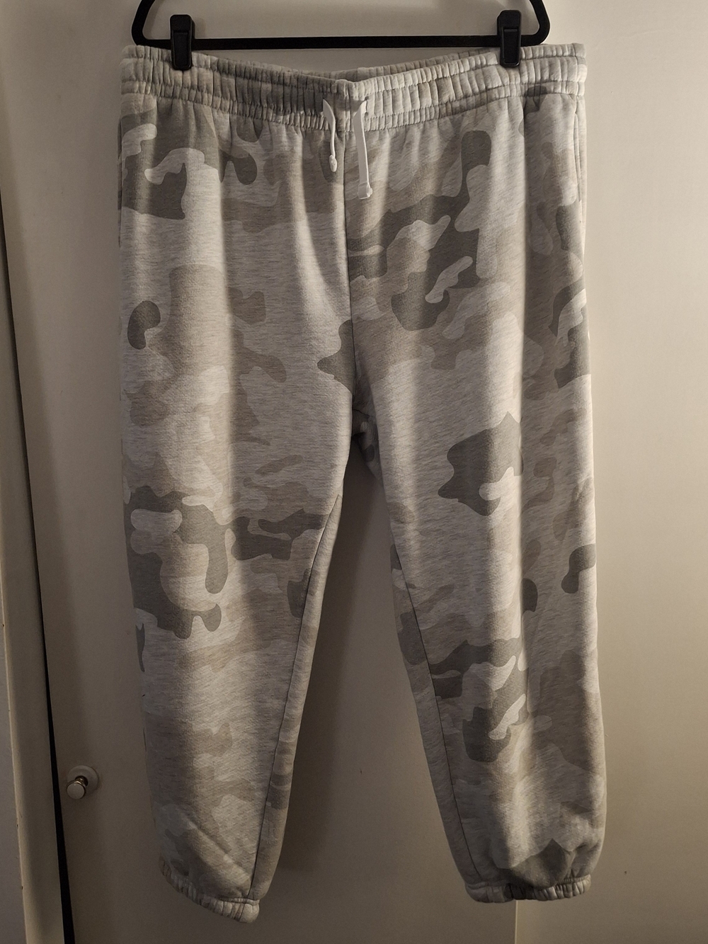 No Boundaries Women's Grey Camo Jogger Sweatpants